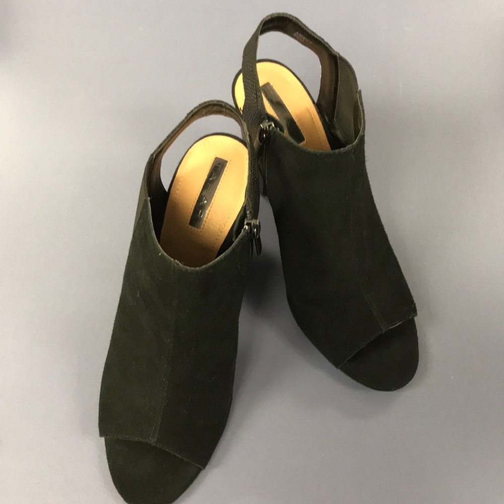 Tahari Women’s Dress Heels